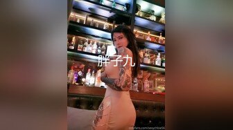 [MP4/ 496M] 身材最好的反差婊，大长腿蜜桃臀 最爱搞3P，两个猛男一个拍摄一个操她，拍的人全程硬邦邦，最后轮到他上