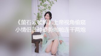 把所有的淫水都放在一个玻璃杯里，然后把丝袜挂起来