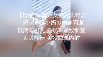 《极品浴拍✅魔手☛外购》女人坑女人！大学校内浴池渣女暗藏录像机正对出口各种裸身学生妹入镜 宿舍内偸录姐妹不穿衣服的样子 (4)