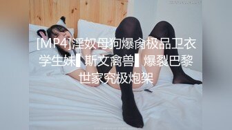 小宝寻花约了个牛仔短裤白衣少妇，沙发调情口交舔奶侧入猛操上位骑乘，呻吟娇喘非常诱人